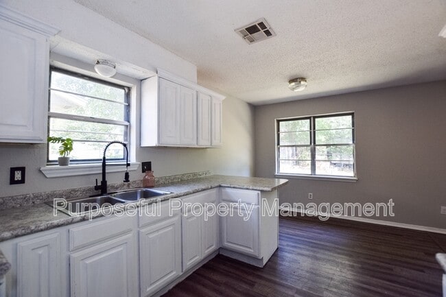 Building Photo - 1208 Cathy Ln