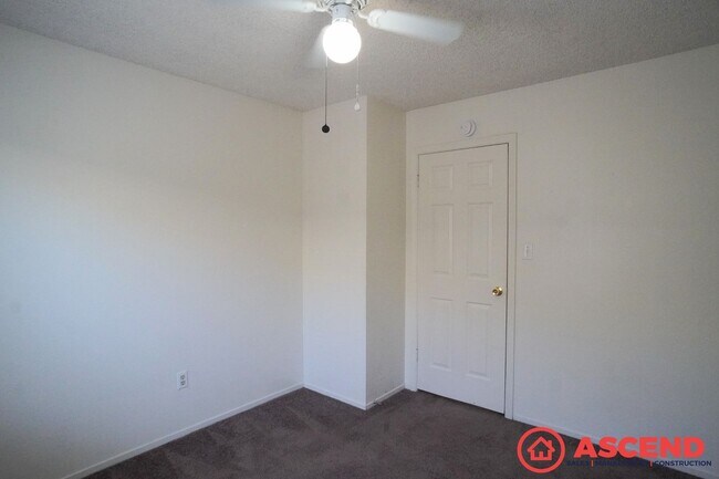 Building Photo - Lovely Home In Southwest Bakersfield!