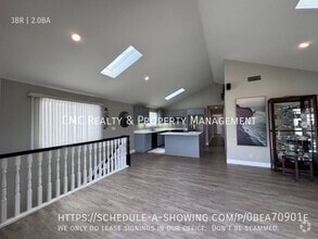 Building Photo - 54 Pomona-Upstairs