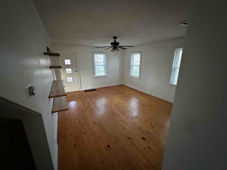 Building Photo - 25034 Kenneth Ave