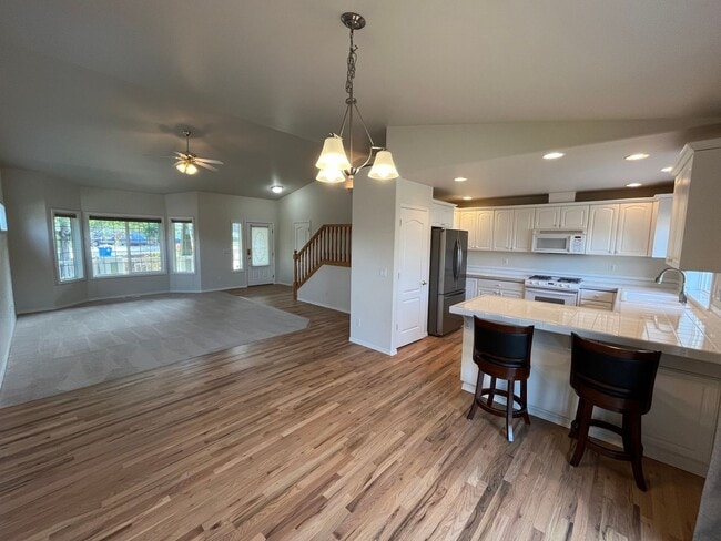 Building Photo - 3111 NE Dennis Ct