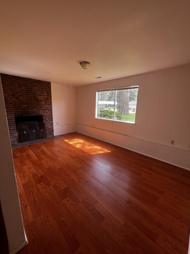 Building Photo - 41 E Alder Place East