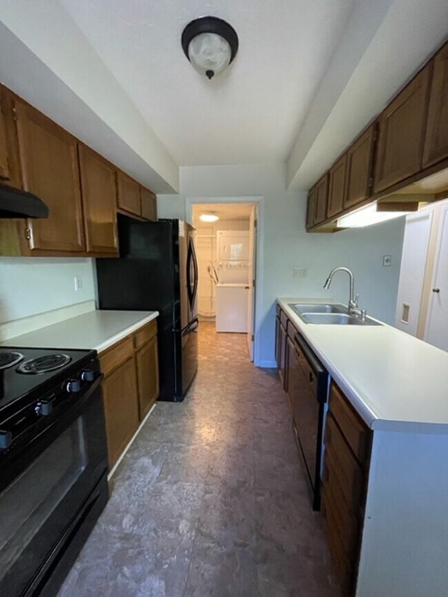 Building Photo - West Knoxville!  Short or long term lease options available .  2 bedroom with additional large bo...