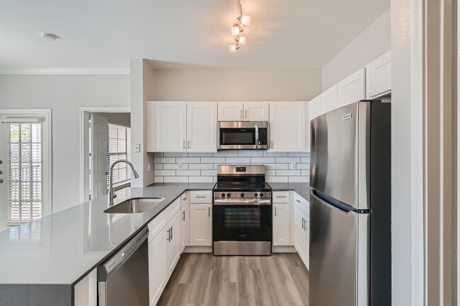 B2 Renovated - 2 Bed 2 Bath - Rise Creekside