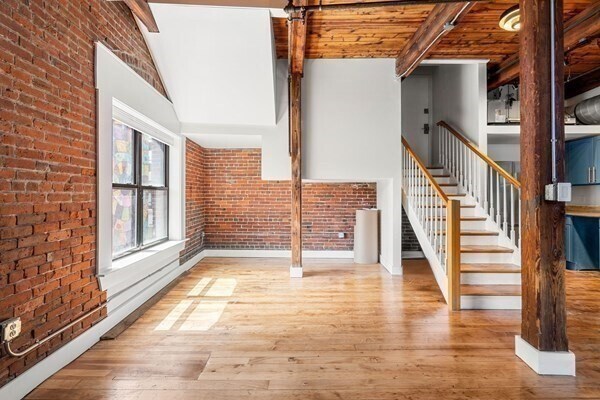 Building Photo - 49 Munroe St