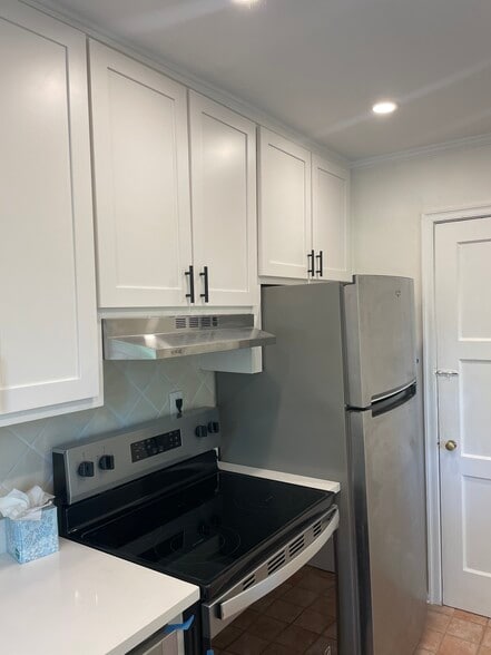 New stainless steel appliances - 239 Kinsey Ct NE