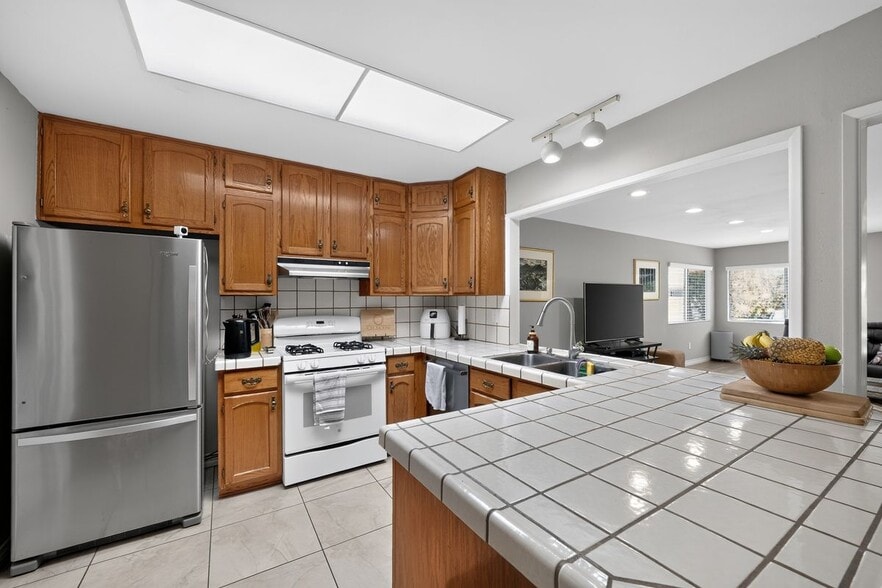 Building Photo - 3151 Magellan St