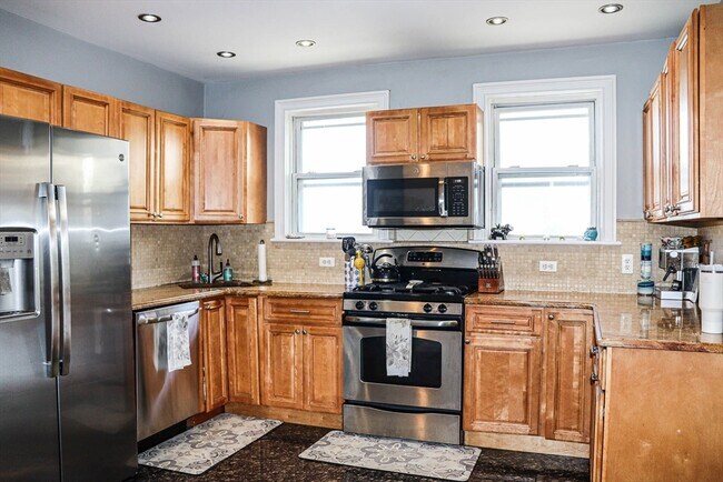 Building Photo - 36 Lancaster St