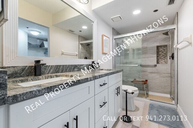 Building Photo - 3750 Pinebrook Cir