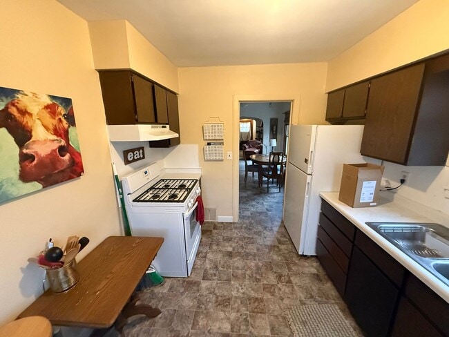 Building Photo - 511 10th Ave SE