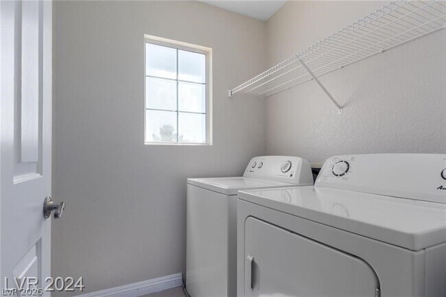 Building Photo - 9424 Deer Lodge Ln