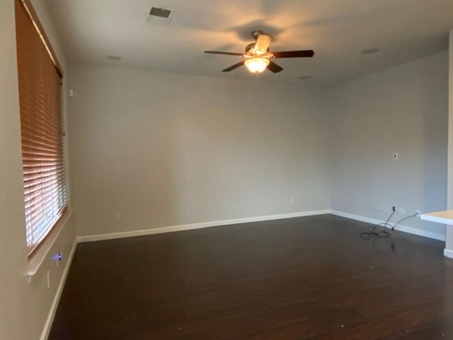 Building Photo - Cute Roseville home walking distance to Ki...
