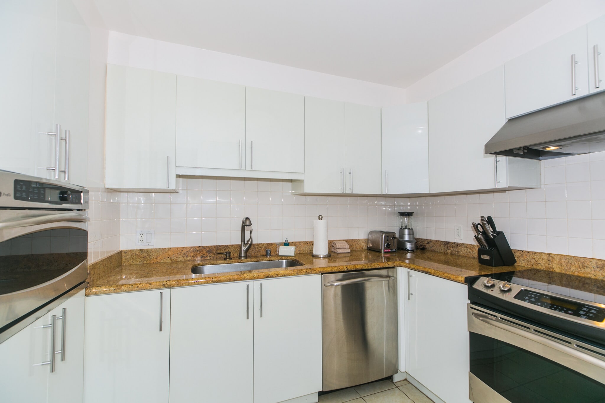 Large kitchen - 1910 Ala Moana Blvd