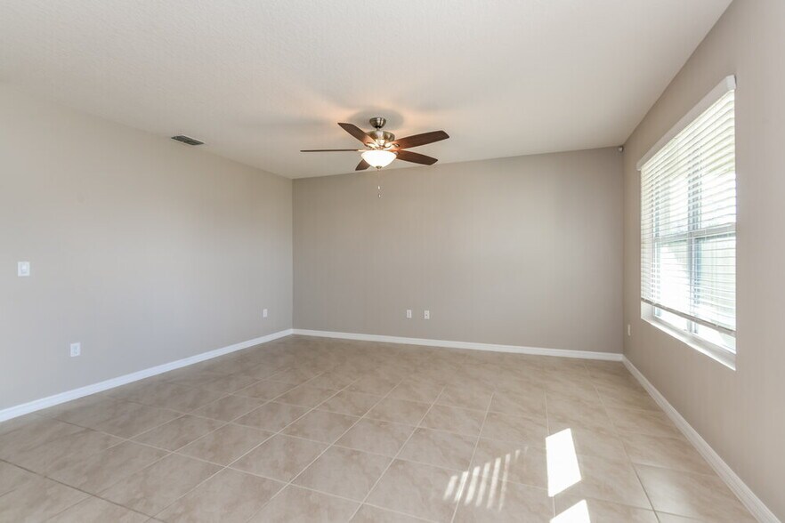 Building Photo - 2484 White Poppy Dr