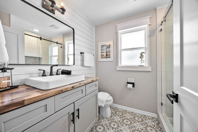 Building Photo - 366 W Osceola Ln