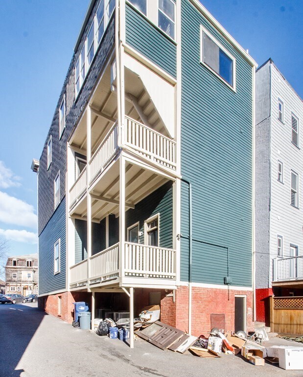 Building Photo - 61 Monmouth St