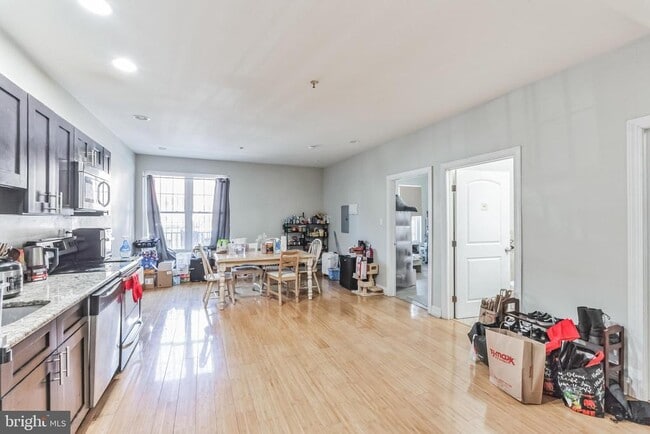 Building Photo - 333 N 40th St