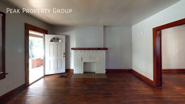 Building Photo - 383 E 13th Ave