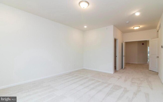 Building Photo - 128 Golden Vale Dr