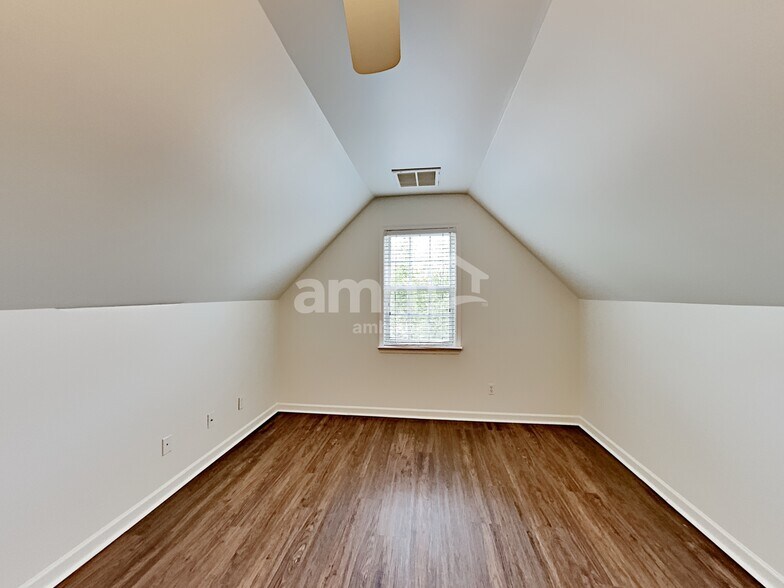 Building Photo - 1914 Amacher Dr