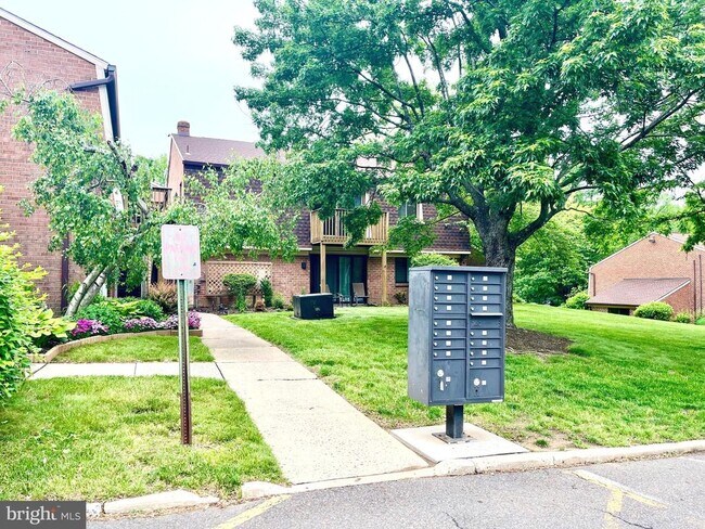 Building Photo - 702 Meadow Woods Ln