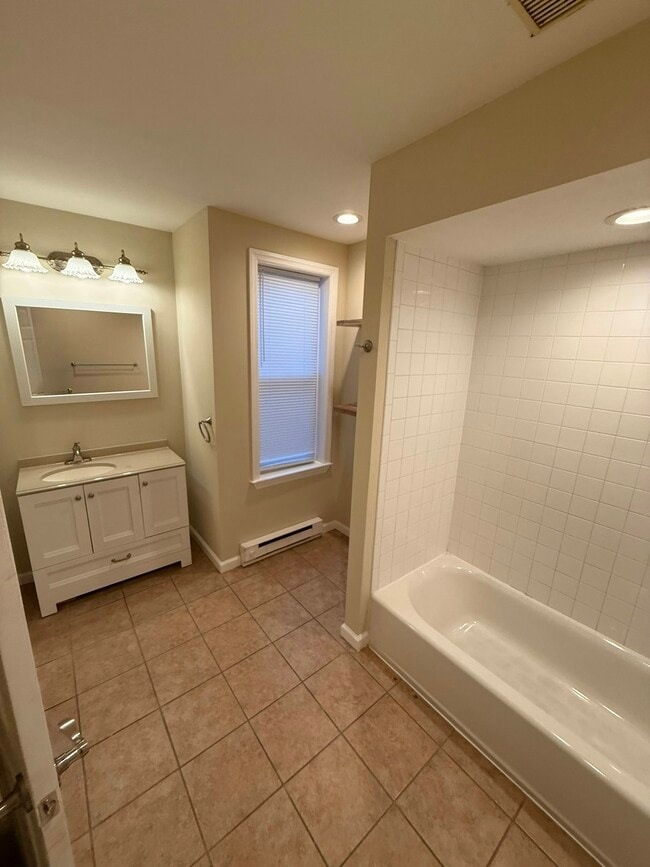 Building Photo - 419 E Frankford St