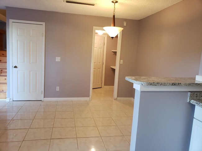 Building Photo - 1440 N Lawnwood Cir