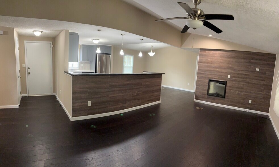 living room/kitchen - 1665 Rim Rd