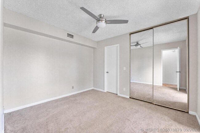 Building Photo - 3750 Victoria Dr