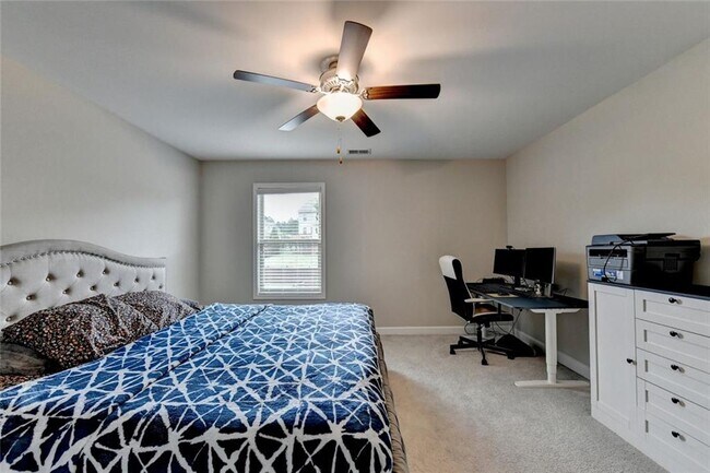 Building Photo - 6035 Ashborough Park