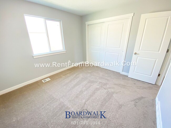 Building Photo - Single Family Home In Beautiful Community!