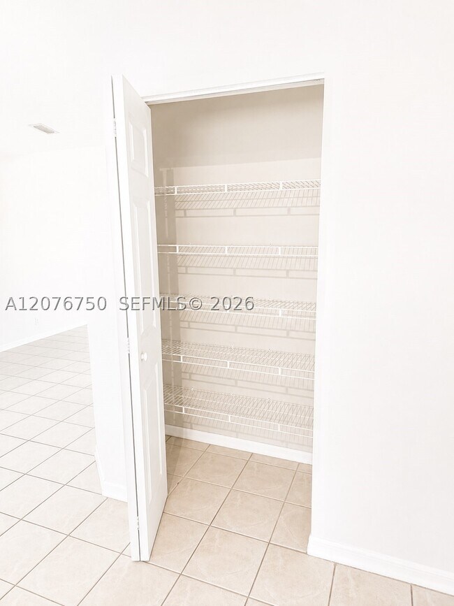Building Photo - 405 Kelly Ln