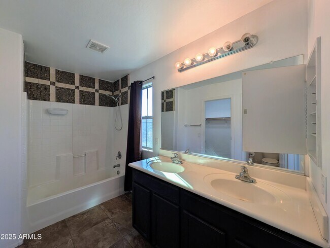 Building Photo - 4726 W Fremont Rd.