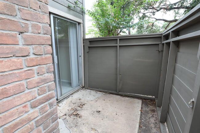 Building Photo - 6601 Sands Point Dr