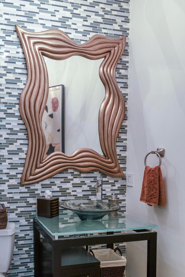 Building Photo - 45737 Club Dr