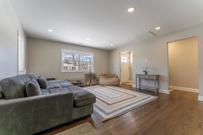 Building Photo - 1700 N Linden Ave