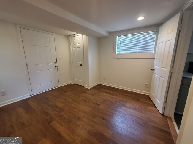 Building Photo - 2577 Eastwood Dr