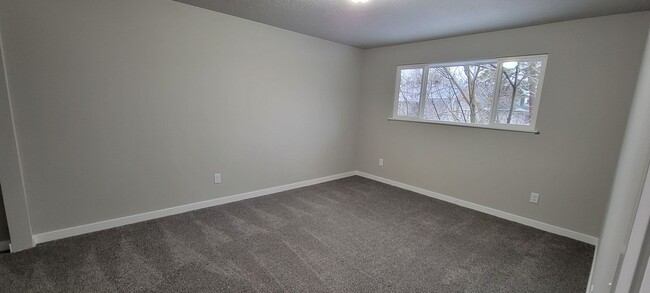 Building Photo - Move-in ready! Upgraded 2 Bedroom Condo