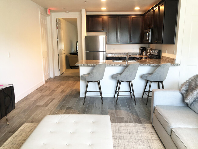 Building Photo - 1072 Community Dr