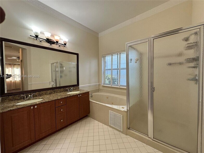 Building Photo - 4192 Laurel Ridge Cir