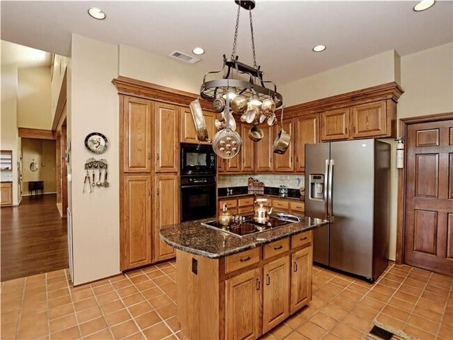 Building Photo - 205 Capri