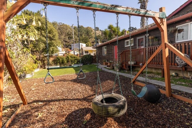 Building Photo - 530 Rockaway Beach Ave