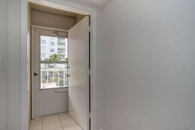 Building Photo - 1361 Snell Isle Blvd NE