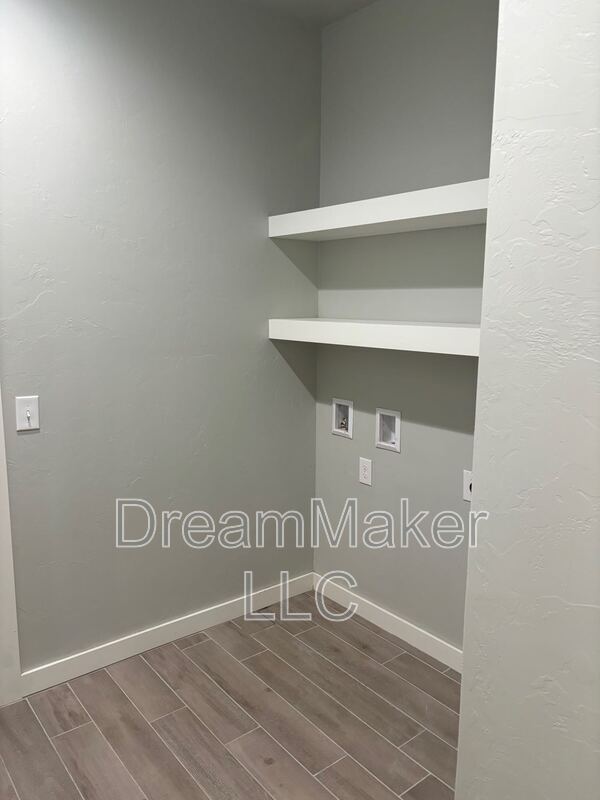 Building Photo - 5225 Red Maple Ave