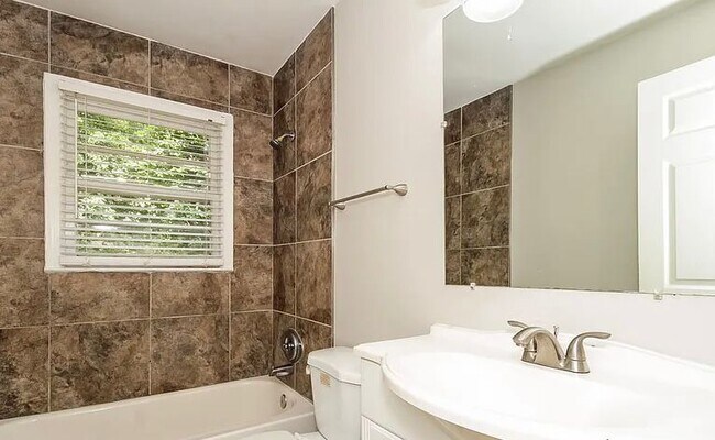 Building Photo - 3556 Ponderosa Ln