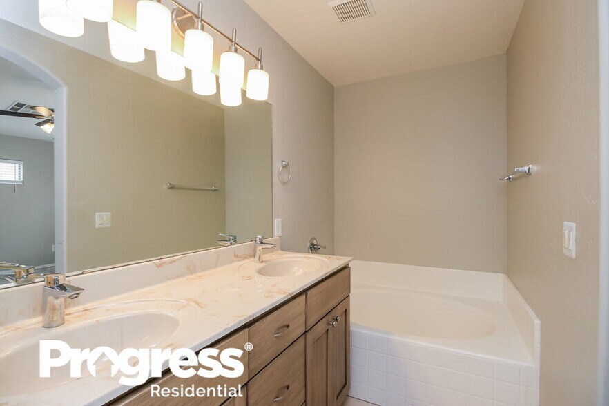 Building Photo - 22272 E Via del Rancho