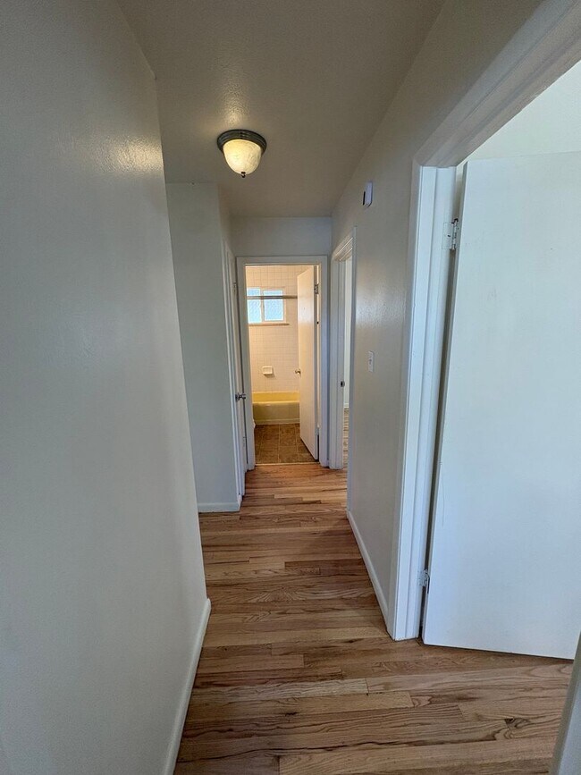 Building Photo - Newly Updated - Spacious 5 Bed 2 Bath Home