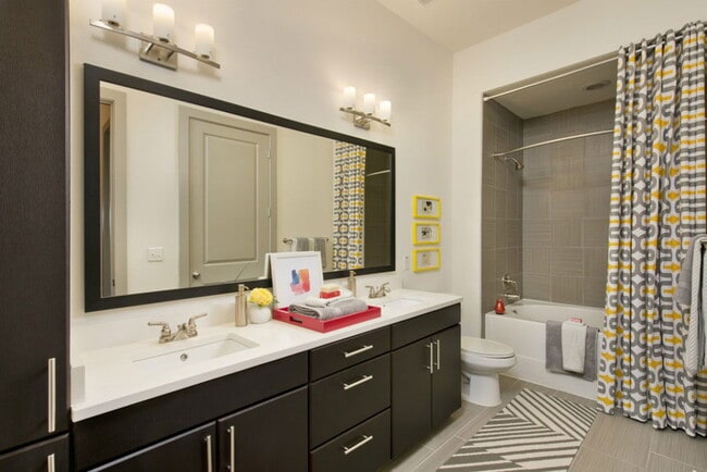 Building Photo - 2848 Woodside St