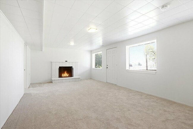 Building Photo - 3036 Sequoia Dr