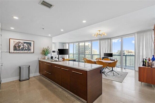 Building Photo - 465 Brickell Ave